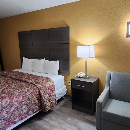 Days Inn By Wyndham Charlotte Northlake Dış mekan fotoğraf