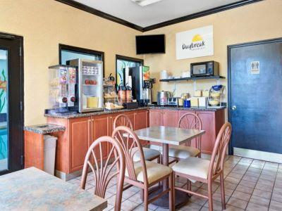 Days Inn By Wyndham Charlotte Northlake Dış mekan fotoğraf