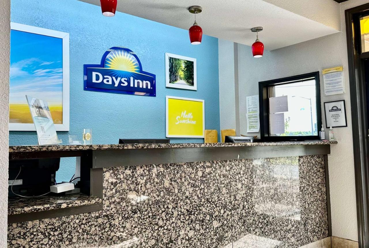 Days Inn By Wyndham Charlotte Northlake Dış mekan fotoğraf