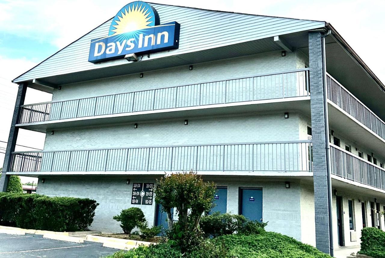 Days Inn By Wyndham Charlotte Northlake Dış mekan fotoğraf