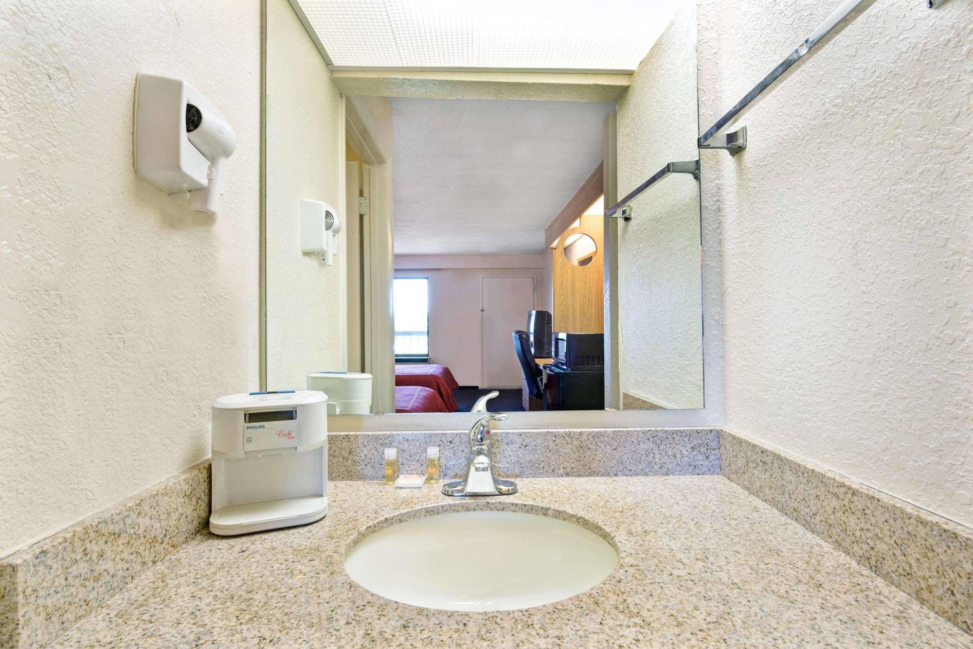 Days Inn By Wyndham Charlotte Northlake Dış mekan fotoğraf